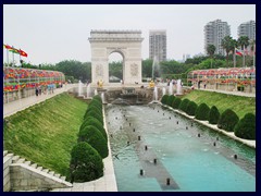 Arch of Triumph, Windows of the World.